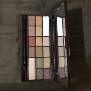 Makeup Revolution London golden bar